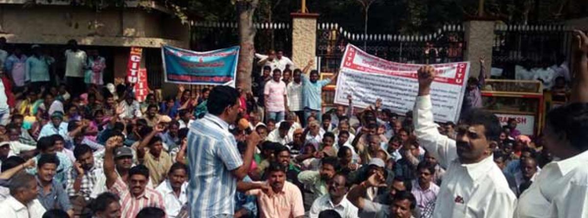 Panchayat workers stage dharna