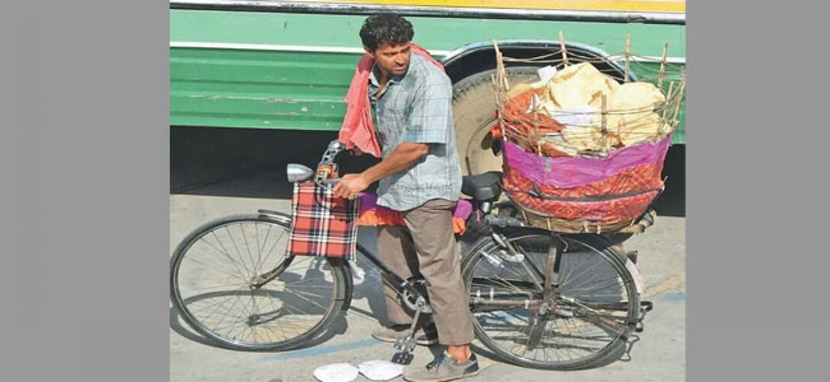 Star Hero Selling Papads On Road