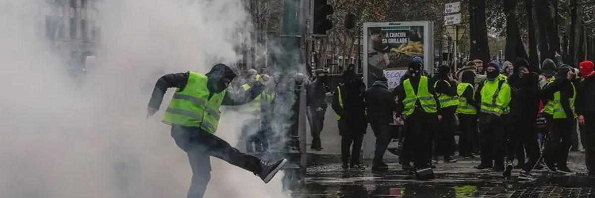 Paris in lockdown as France braces for new anti-Macron riots