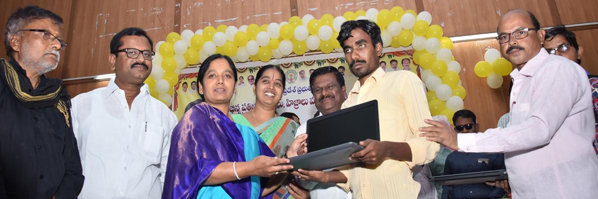 Minister Paritala Sunitha distributes 3-wheeler scooters