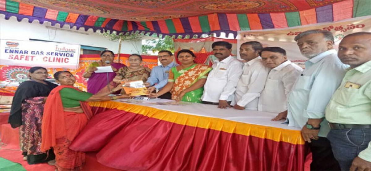 Corporator distributes Ujjwala connections