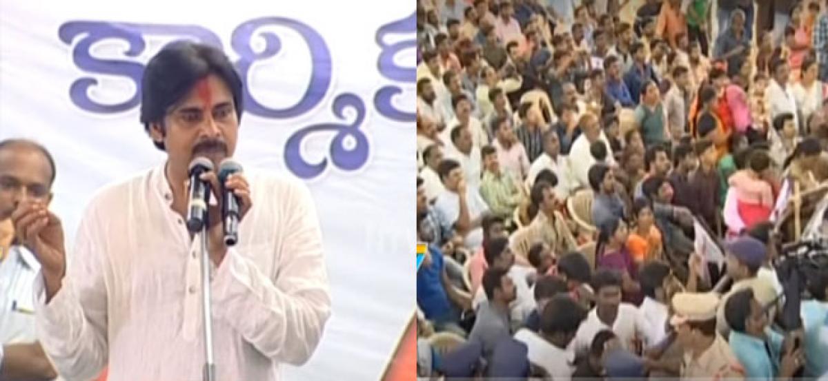 Pawan Kalyan extends support to Handloom workers