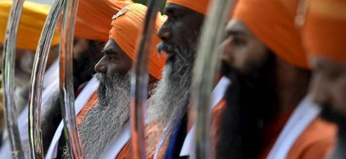 Extremist attacks force minority Sikhs to flee Peshawar