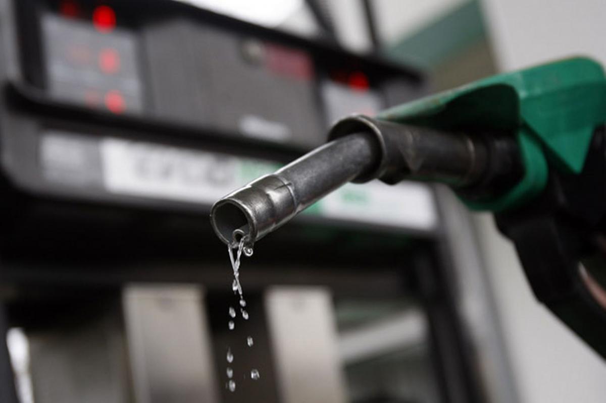 Petrol price may be cut by Re 1 per litre; diesel to be costlier