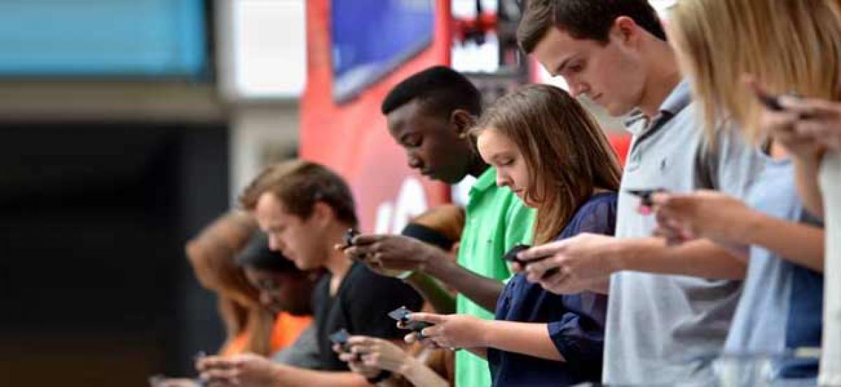 Smartphone use may make teens unhappy: Study