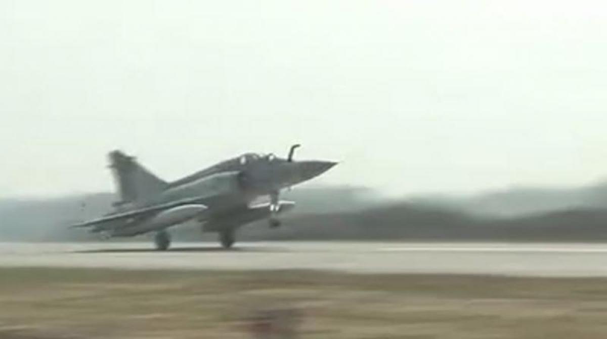 IAF jets land on Lucknow-Agra Expressway in touch and go drill