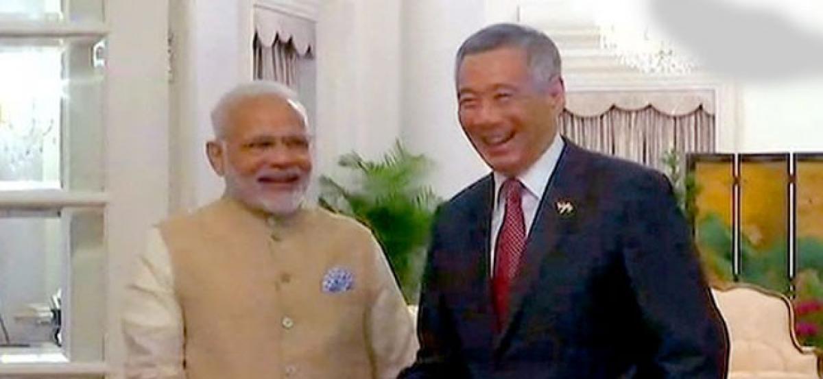 Singapore: Talks between PM Modi and Lee begins