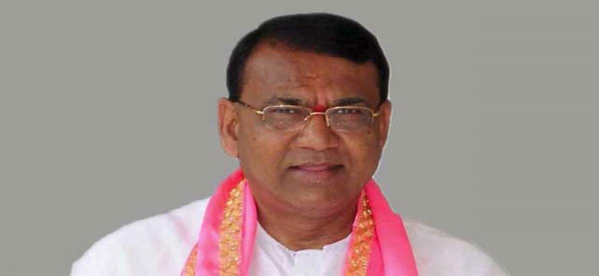 Pocharam likens CM to God of farmers