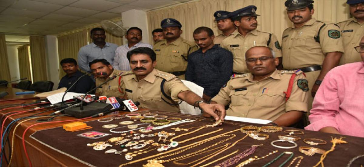 Notorious robber held; Rupees 75Lakh loot seized