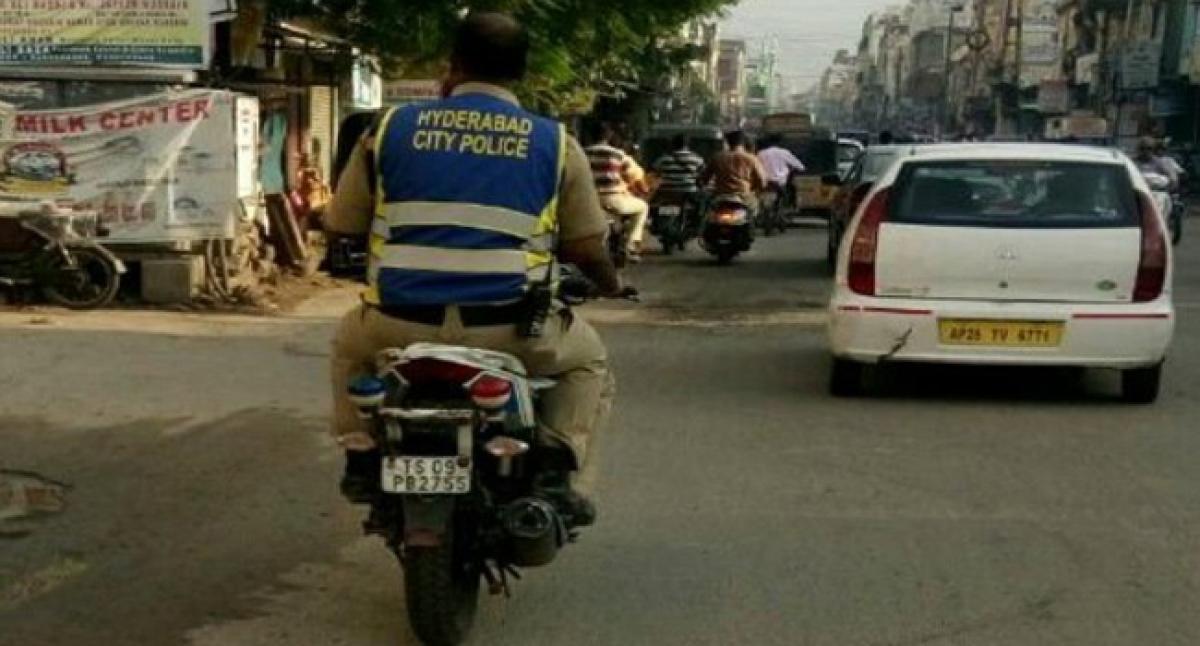 Wassup! Cops violating traffic rules caught