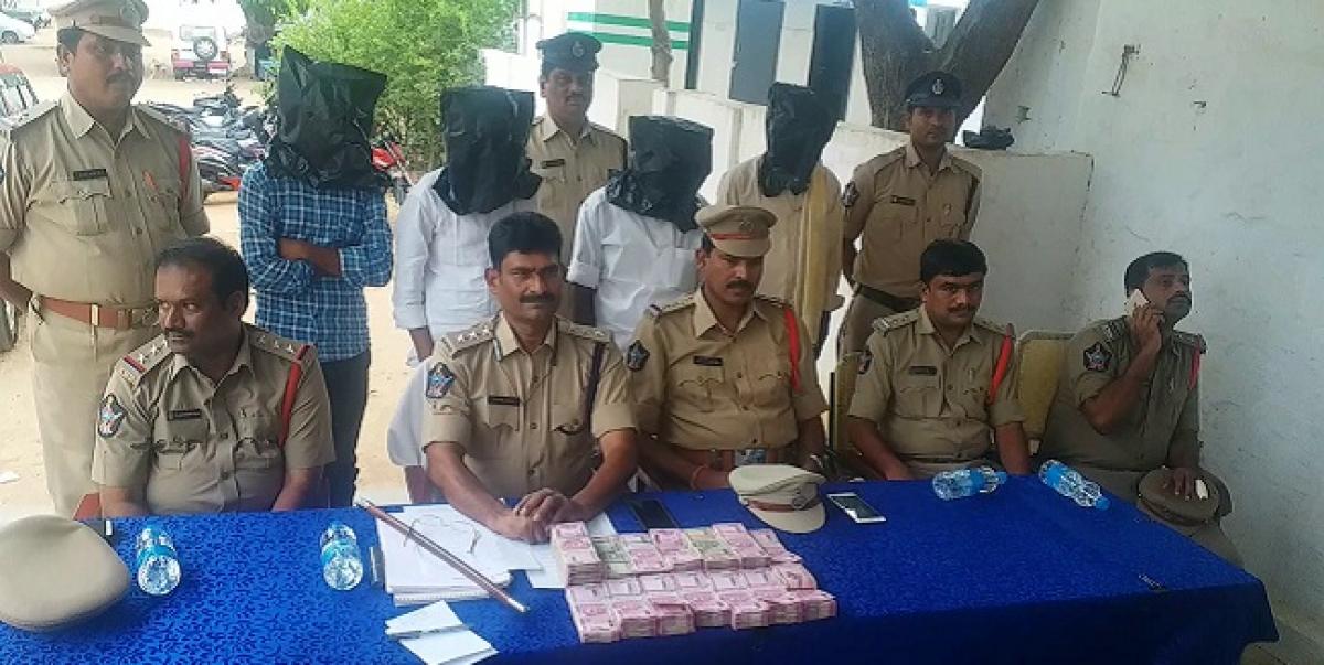 Rayachoti police arrested 4 member gang on the charges of selling property by impersonation