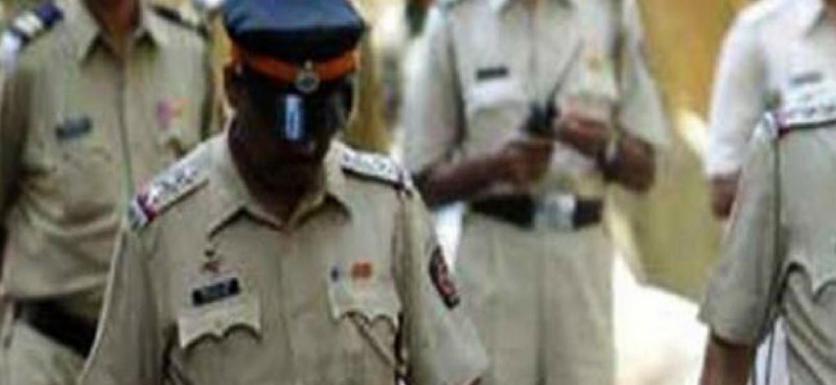 Two fake cops threaten Vijayawada realtor