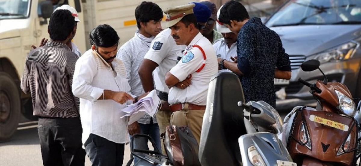 1178 booked, 23 persons sent to jail for driving without license