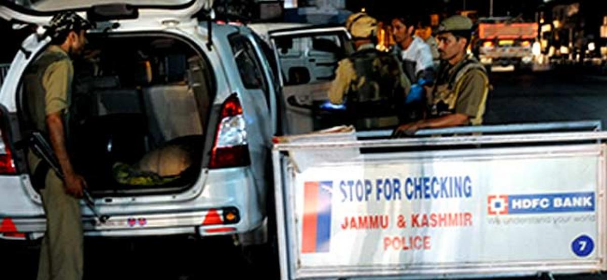 Cop posted in Jammu and Kashmirs Budgam goes missing with service rifle, suspected to have deserted police