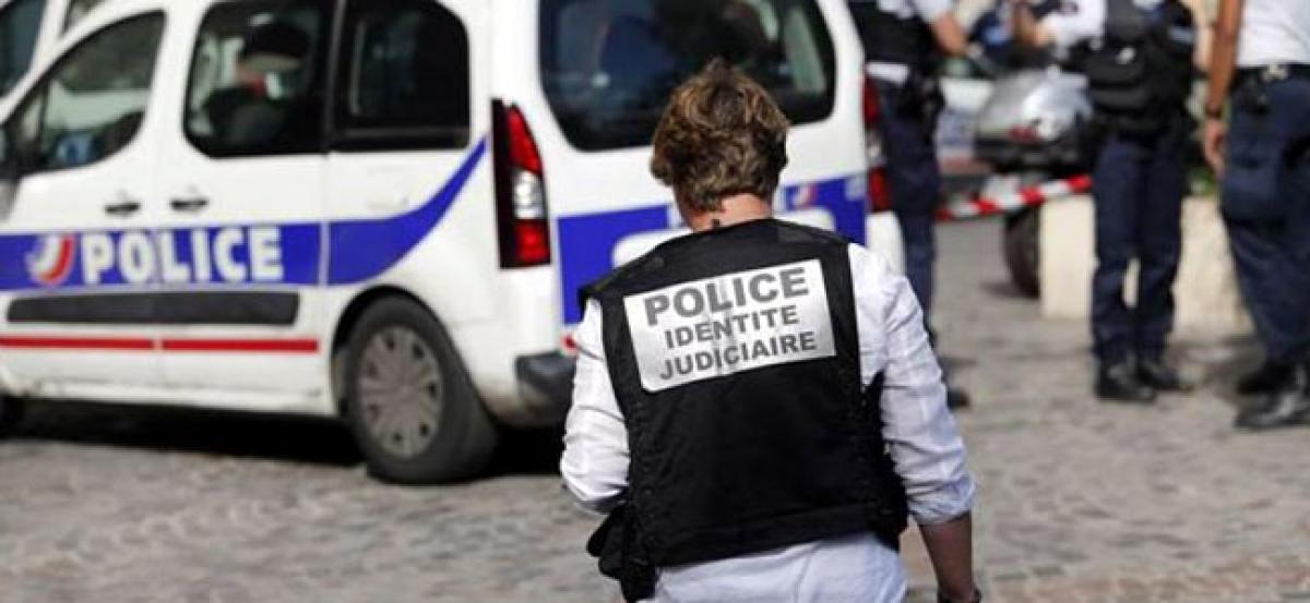 Police kill gunman in French hostage-taking, 2 others dead