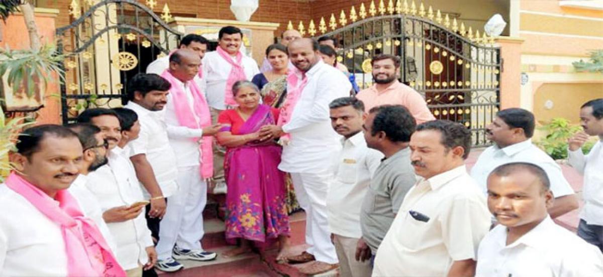 TRS candidate Muddagauni Rammohan Goud campaigns in Mansoorabad division