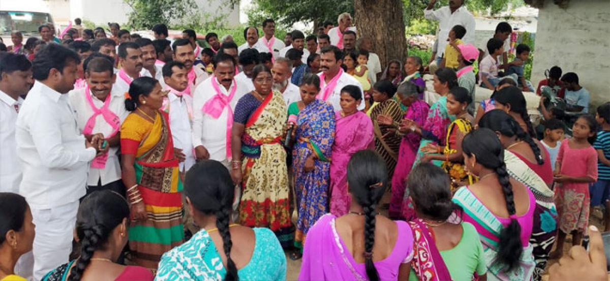 Kale Yadaiah conduct poll campaigns in Moinabad