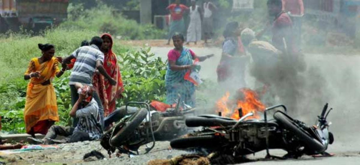 10 killed, 50 injured in Bengal panchayat poll violence