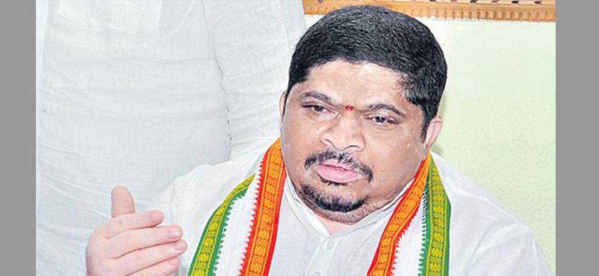 Ponnam Prabhakar condemns Pawan Kalyans political yatra