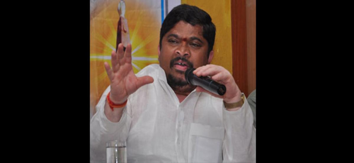 Rythu Bandhu programme only to criticize Congress: Ponnam Prabhakar