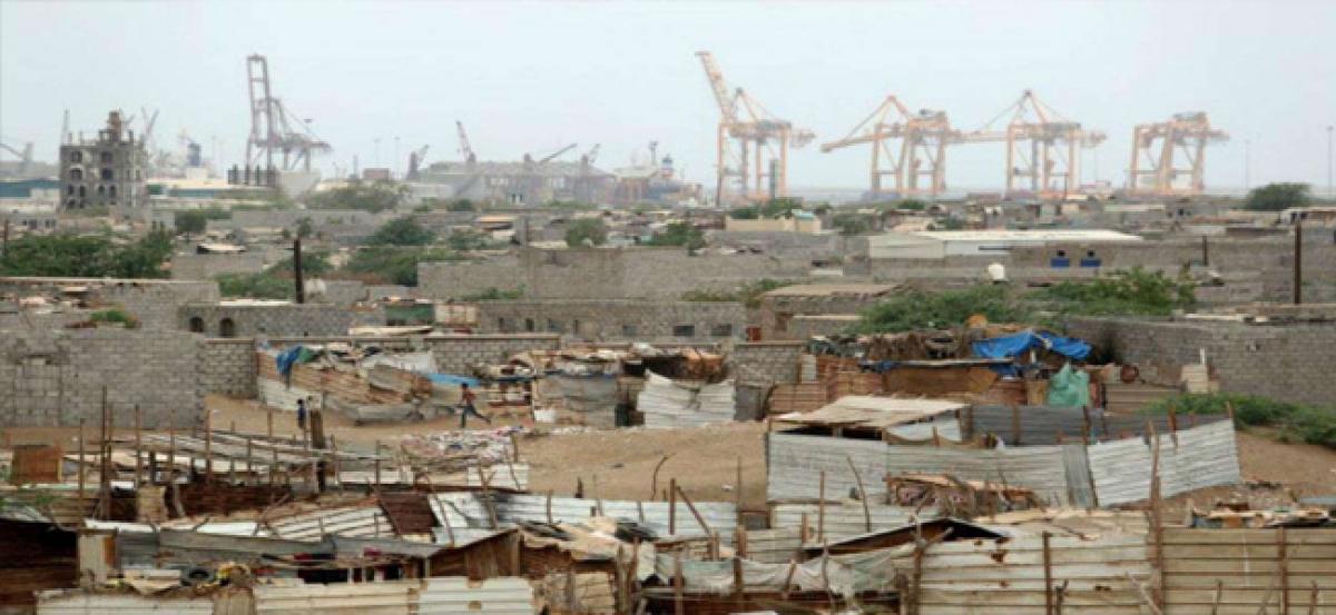 Hodeidah Port Battle: Amidst constant bombardment, residents suffer lack of clean water, electricity