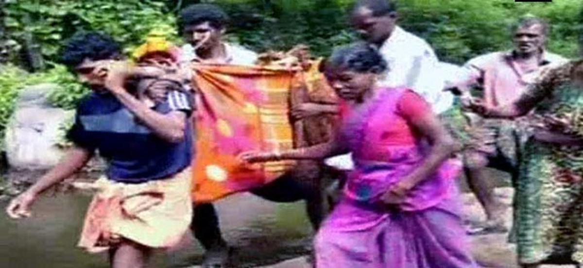 Kerala: Pregnant woman carried to hospital sans availability of ambulance