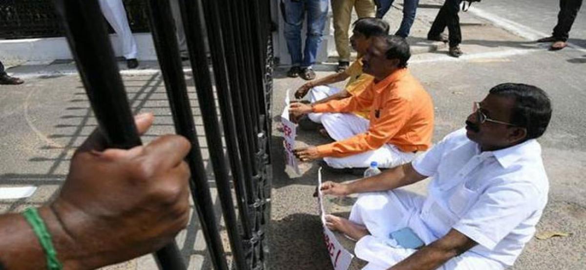 Puducherry: Nominated BJP MLAs claim they were denied entry into assembly, stage protest