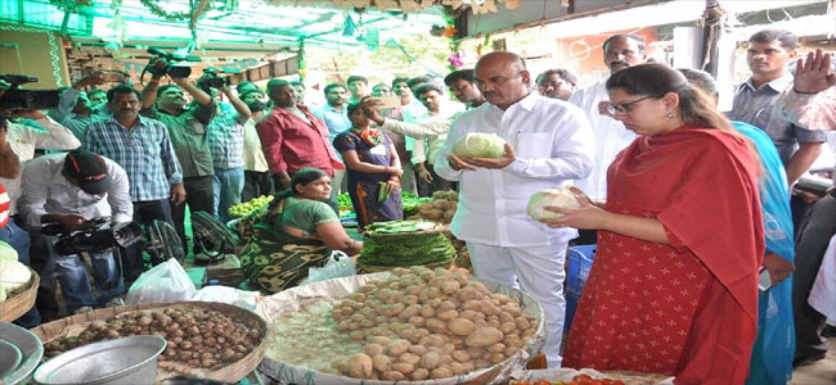 Minister Prathipati Pulla Rao inspects Rythu Bazar