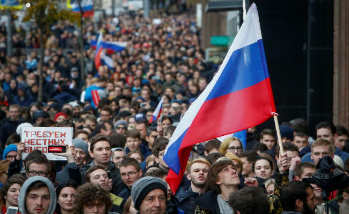 On Putins Birthday, Thousands In Russia Protest Asking Him To Quit