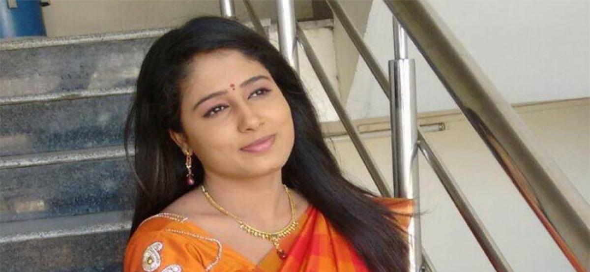 Telugu news anchor Radhika Reddy commits suicide in Hyderabad