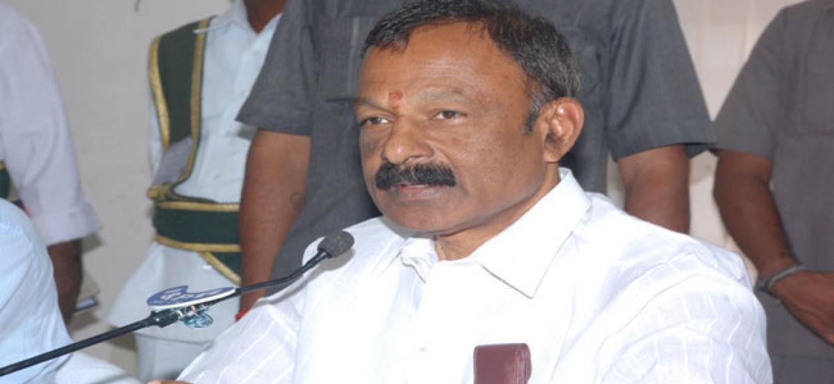 Raghuveera Reddy flays Chandrababu, KCR for succumbing to pressure from the Centre