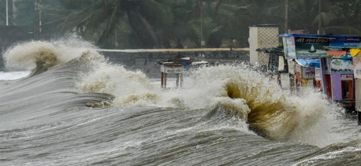 Strong winds in Atlantic create high waves off Indian coasts over 10k km away