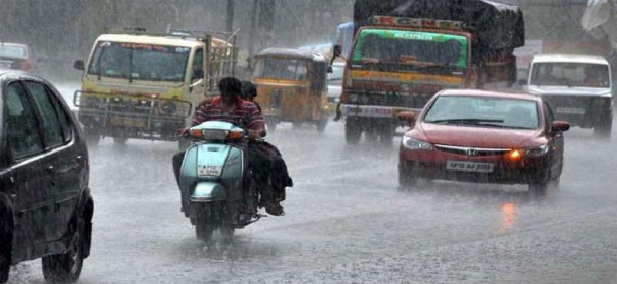 Rains, hailstorm lash Hyderabad