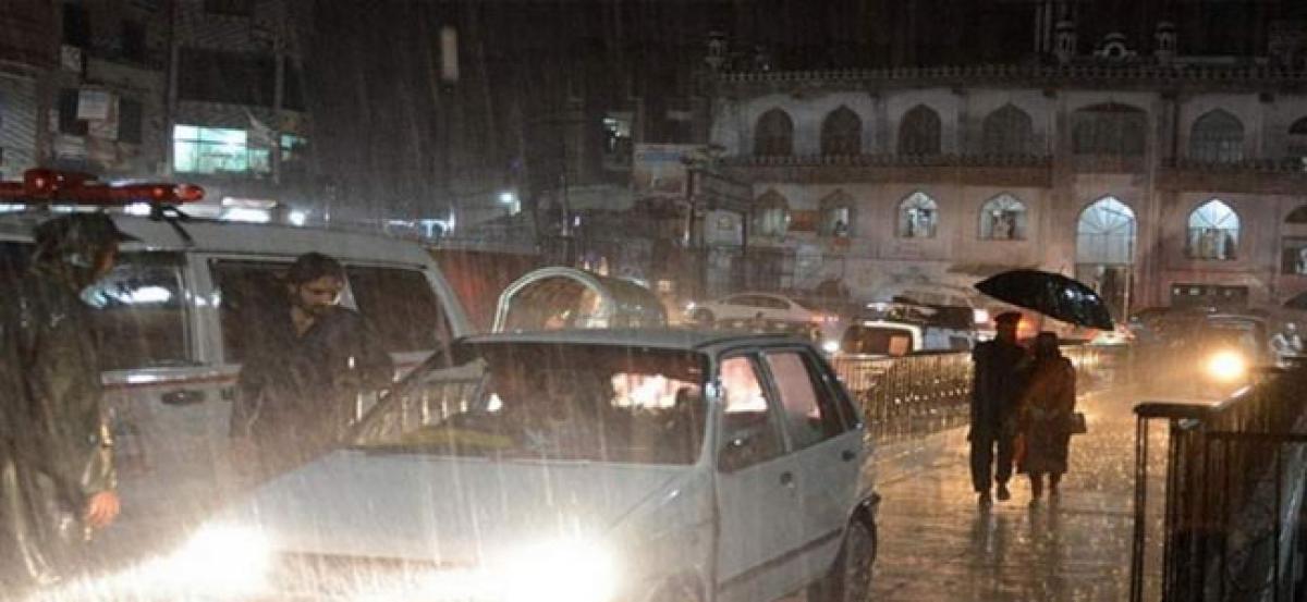 Heavy rainstorms kill 15 in northwest Pakistan