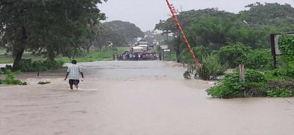 Heavy rains bring Warangal to a halt