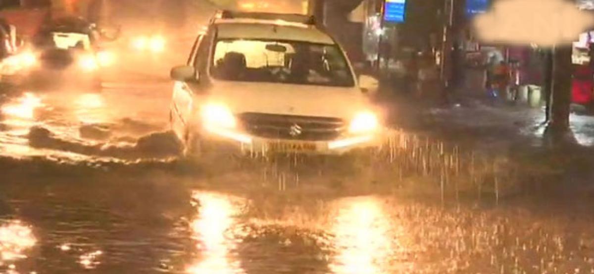 Heavy rain causes water-logging, traffic jam in Mumbai