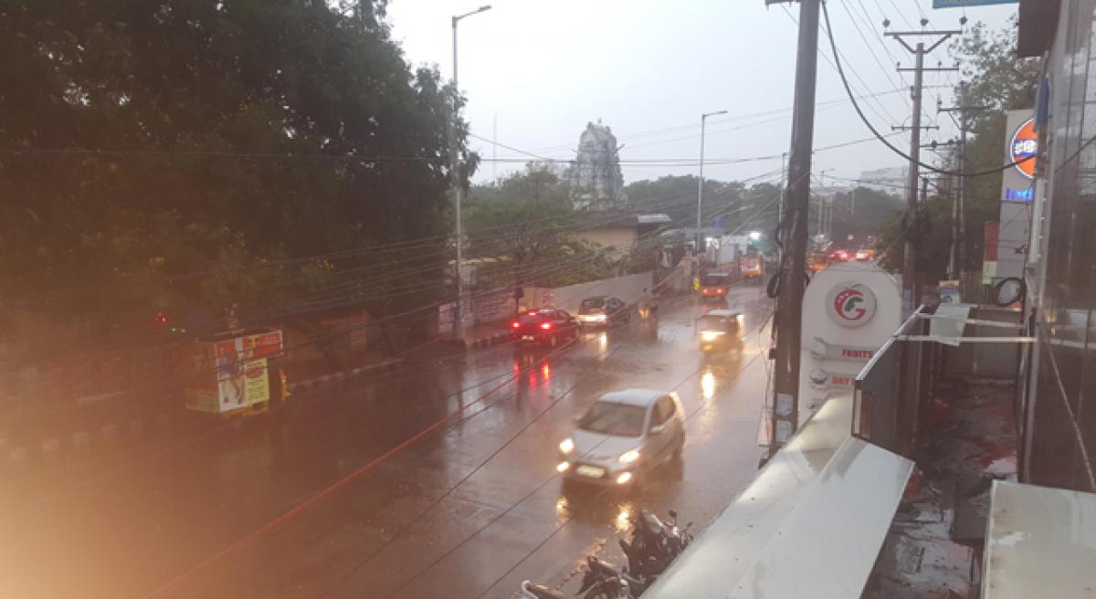 Heavy rain leads to traffic snarls