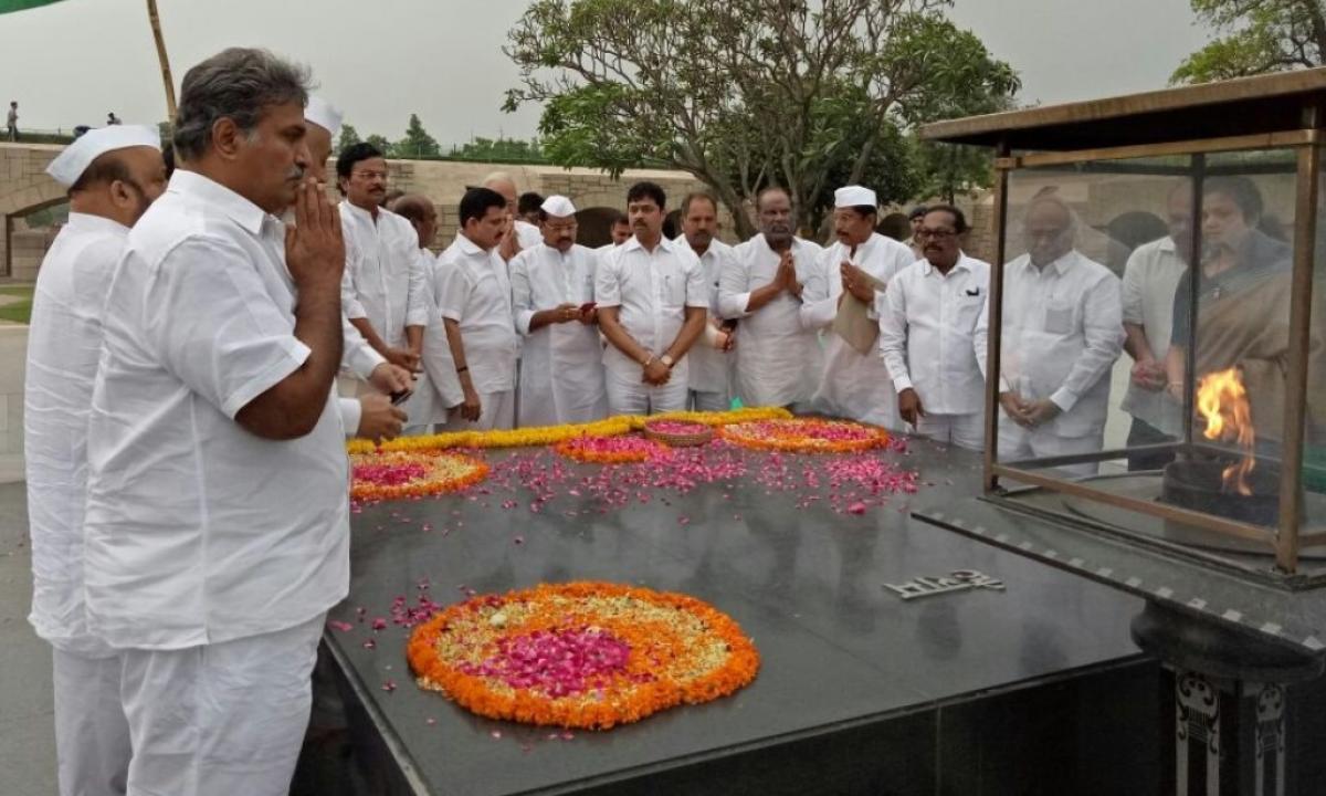 Special Status: TDP MPs protest at Rajghat