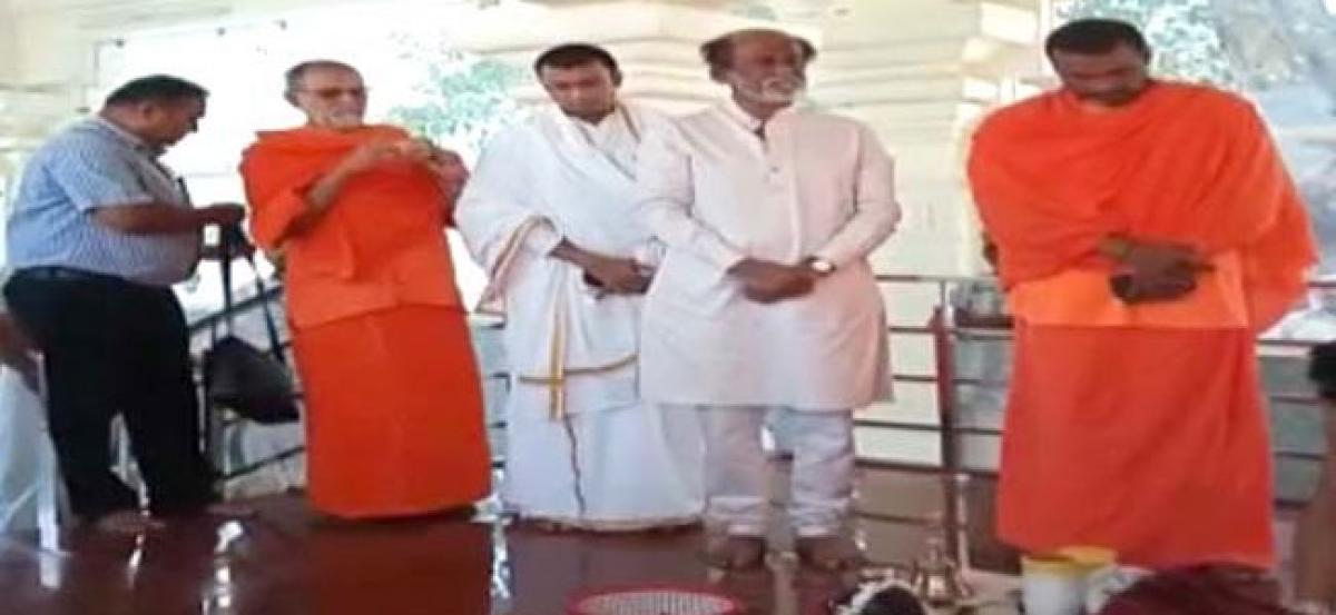 Rajinikanth offers prayers at Uttarakhand ashram