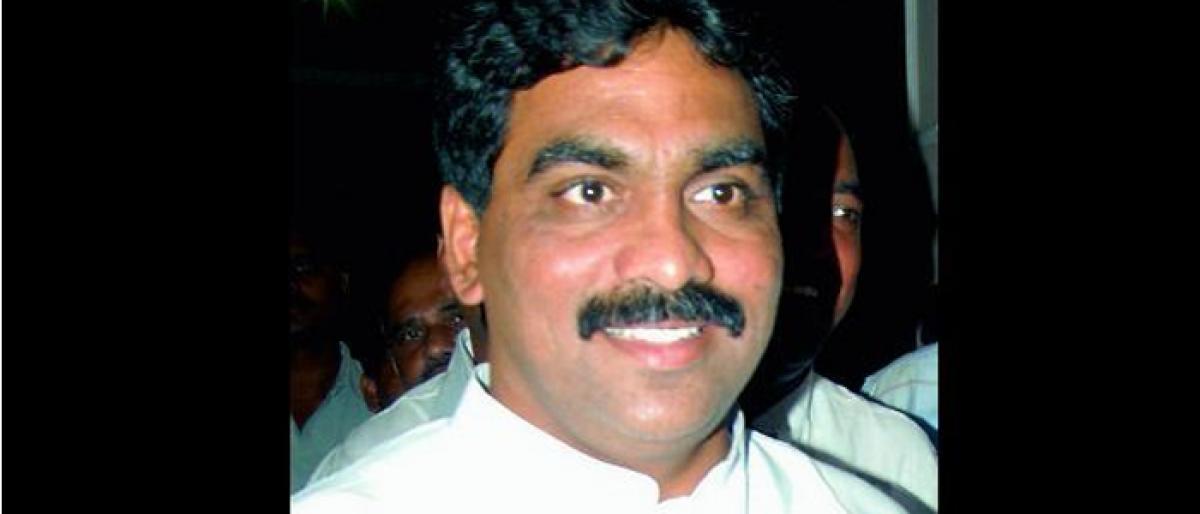 Ex-Andhra MP L. Rajagopal  tries to stop raids at friends house