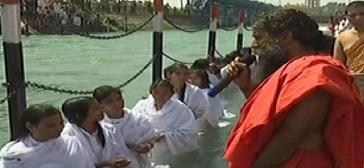 Ramdev gives Deeksha to 85 religious scholars in Haridwar