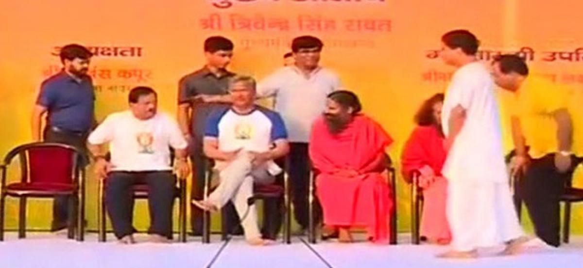 Ramdev, Uttarakhand CM rehearse for International Yoga Day