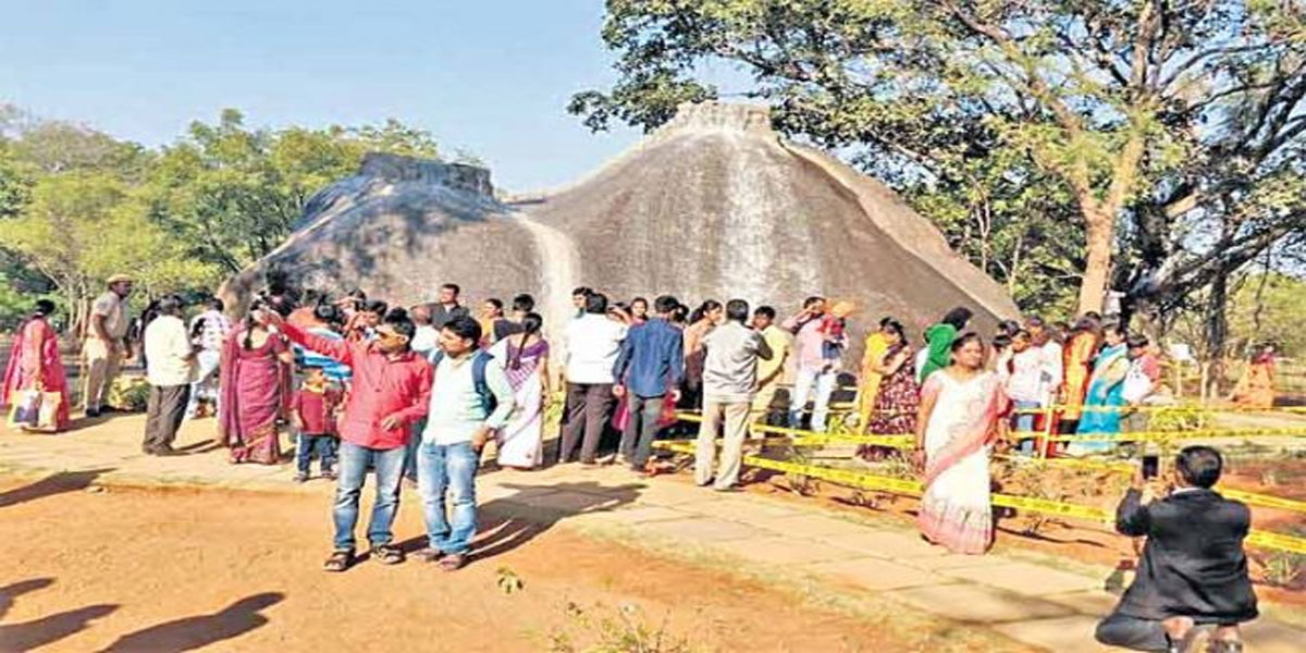 Over 10,000 people visit Rashtrapathi Nilayam at Bollarum