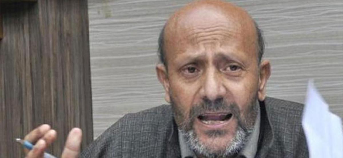 Engineer Rashid detained during protest in Srinagar