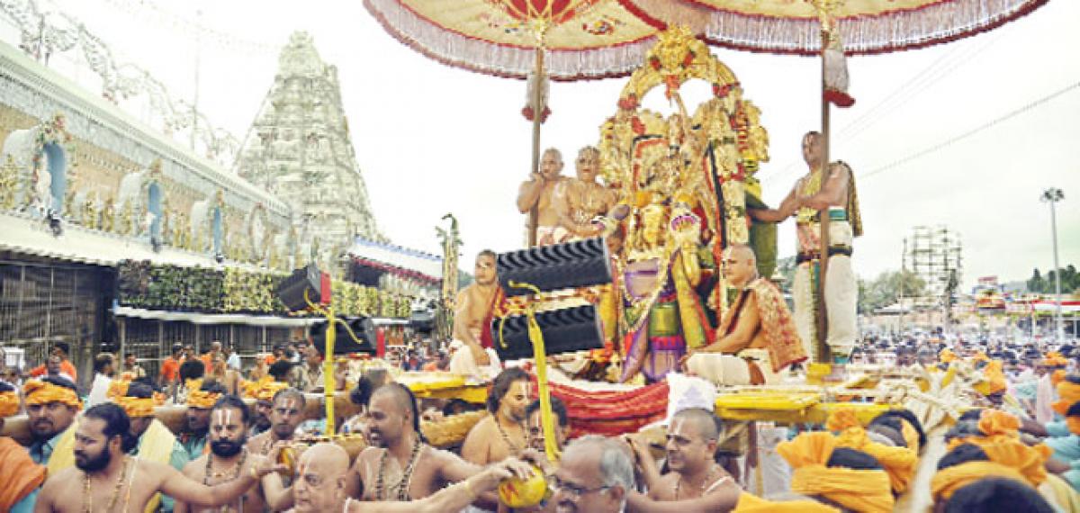 Lord rides on Swarna Ratham