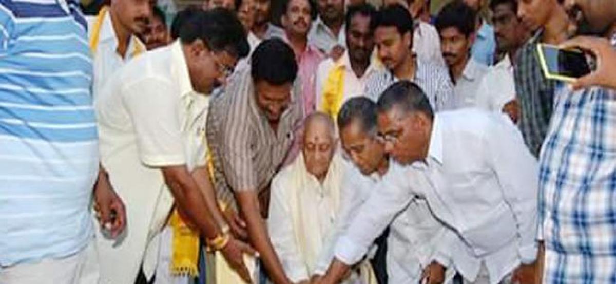 Former TDP MLA Ravi Sobhanadri passes away