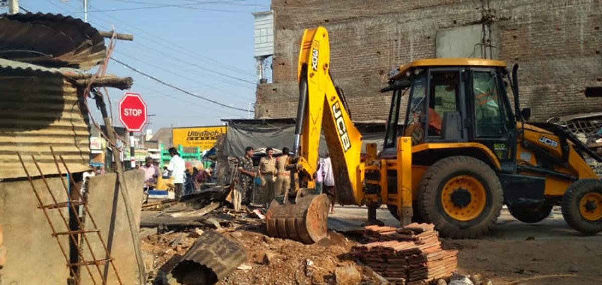 Removal of illegal structures leads to tension in Rayachoti