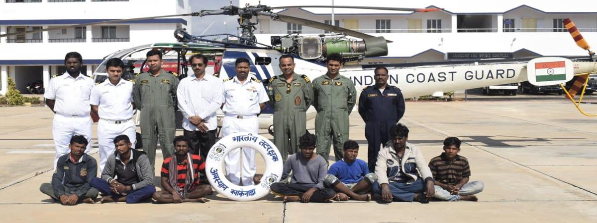 Coast Guard staff rescue 7 fishermen