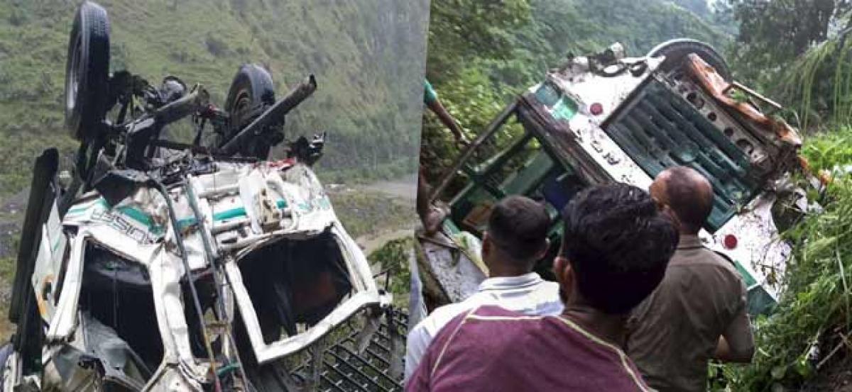10 dead, 3 injured in Shimla road accident