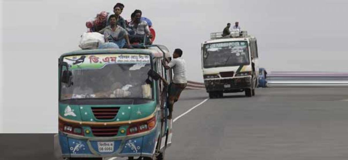 3 killed in road accident in Bangladesh